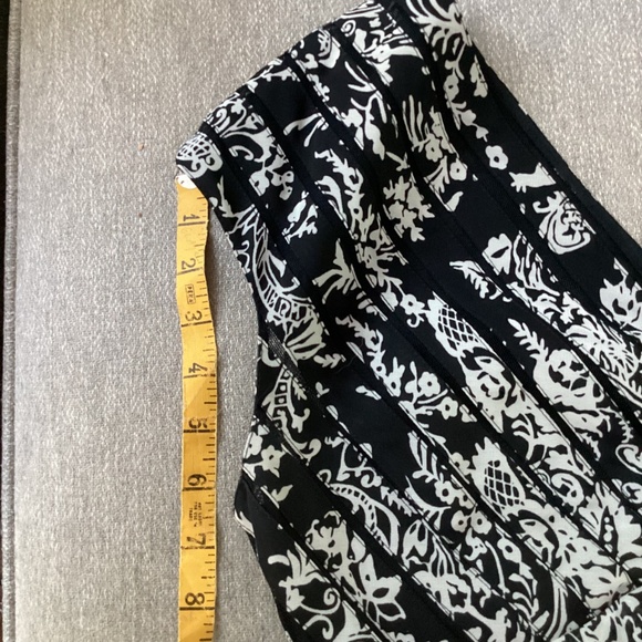 ADRIANNA PAPELL BLACK WHITE FLORAL DESIGN DRESS Size 10 - Picture 9 of 16
